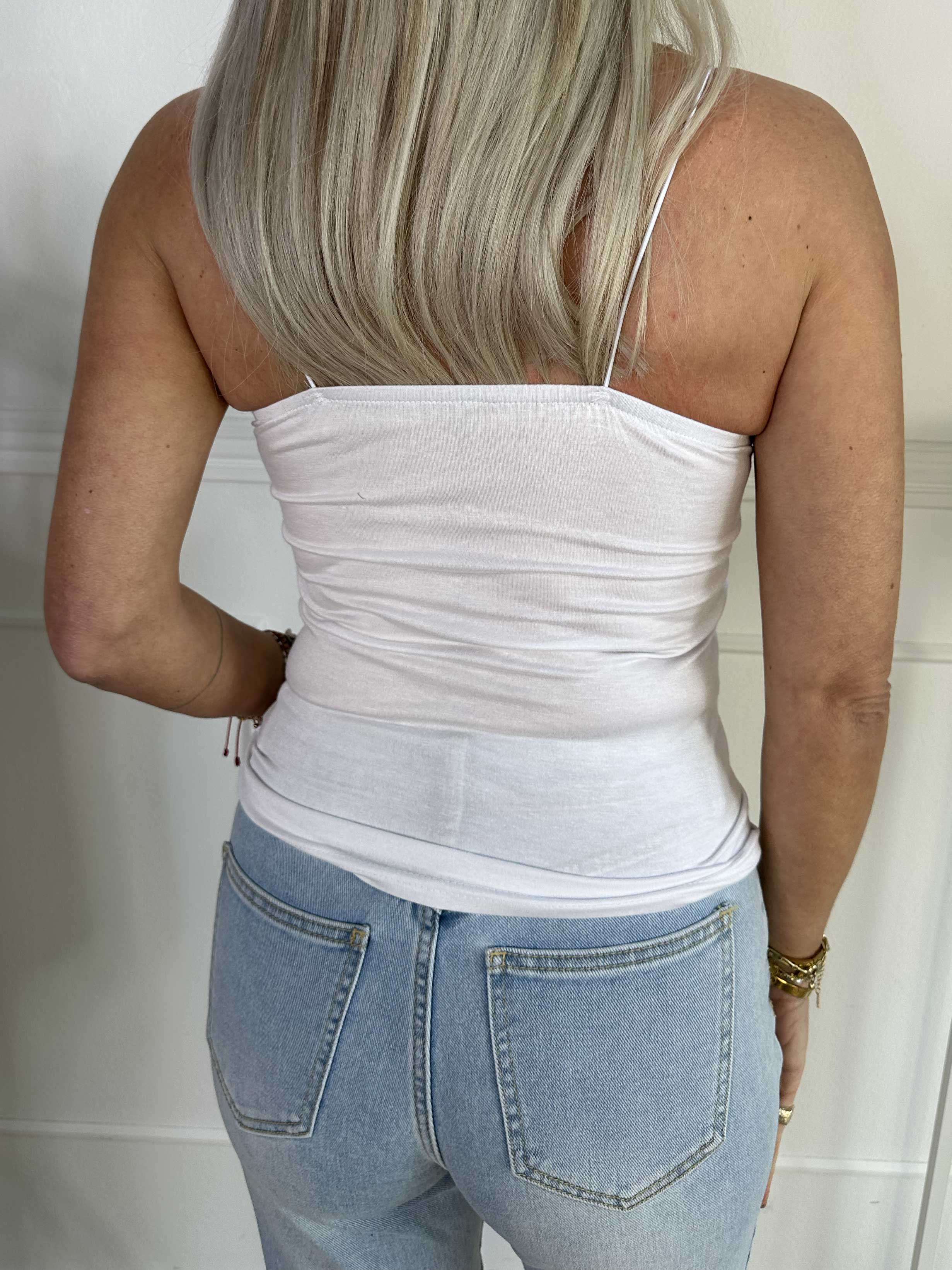 Bonnie - Basis top i blød viskose med spaghettistropper